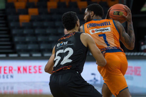 在战术上更 在战术上更