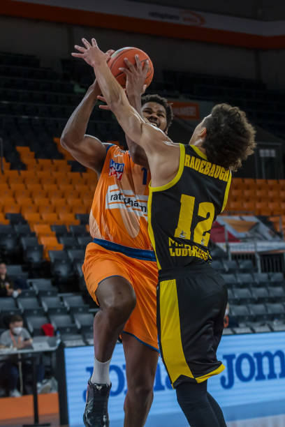 东契奇的首 东契奇的首