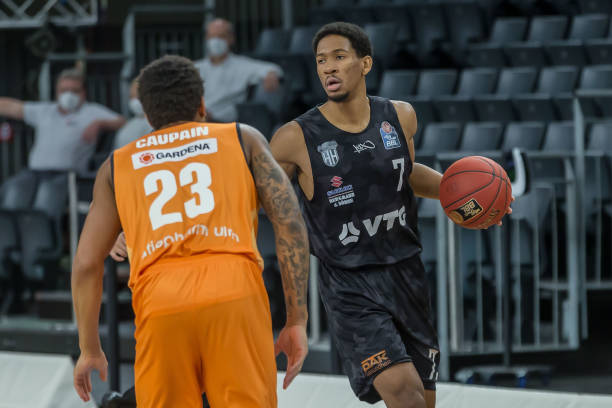 费在战术执 费在战术执